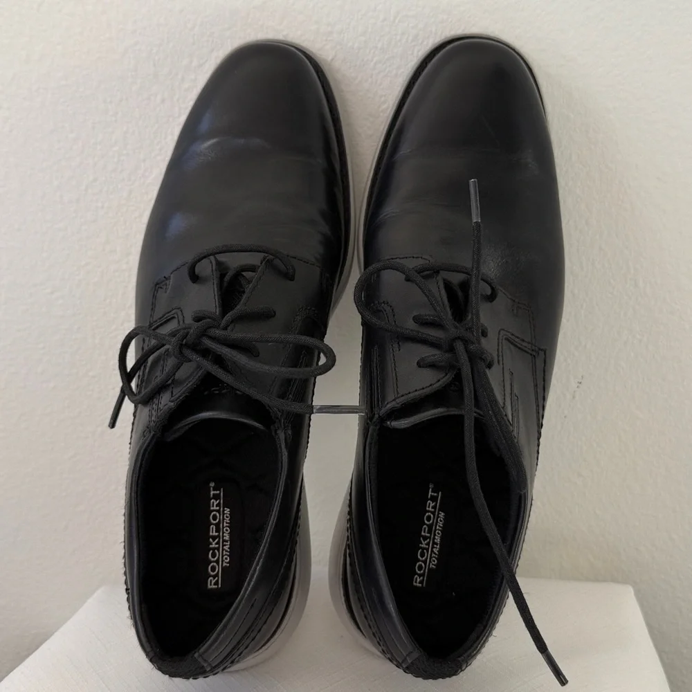 Rockport Men's Black Leather Oxfords with gray Sole